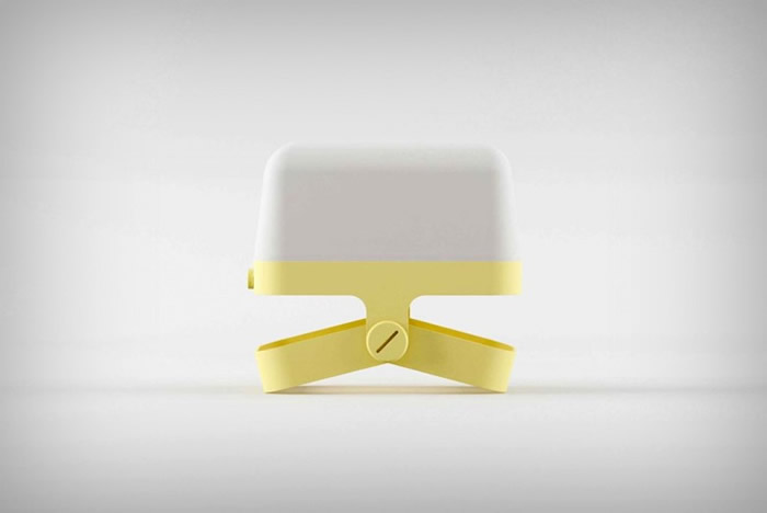 支架撑开成“工”字,Binaer便可化身成枱灯。