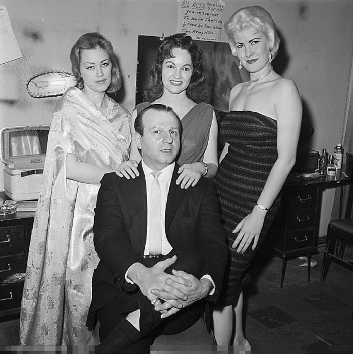 报道指提皮特曾与奥斯瓦尔德一起到鲁比(中坐者)的夜总会碰面。