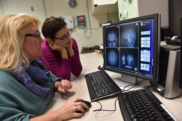 ���ﳤʾ�ĵ���ɨ����Ƭ��ʾ��ȱ���ػ��չ˵�Сͯ�Բ����ң�������СͯС�öࡣ