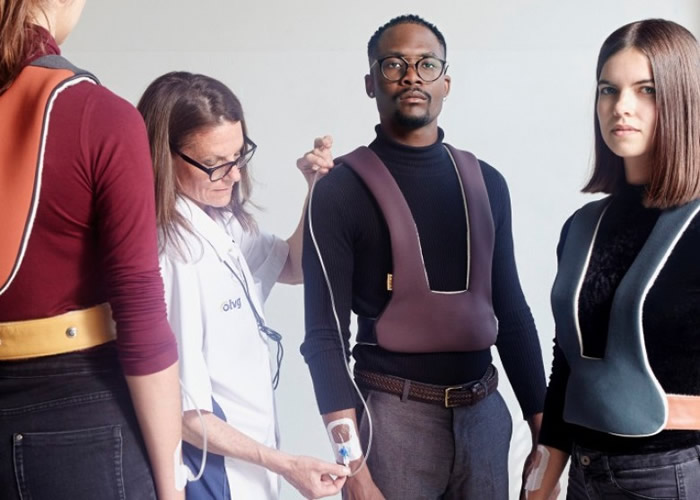 背心以柔软舒适的纺织物制成,内置药水袋。