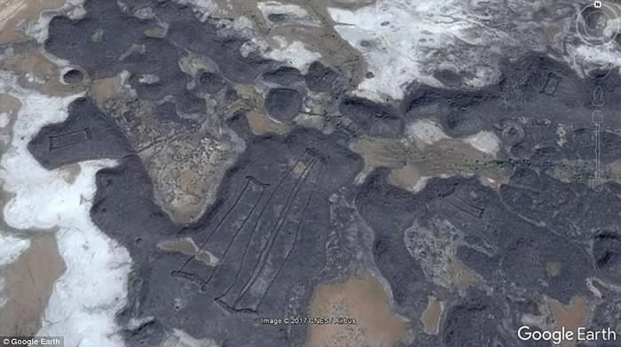 ���޿���ѧ��͸��Google Earth����ɳ�ذ�������ԶɳĮ7000��ǰ��400������ʯ����