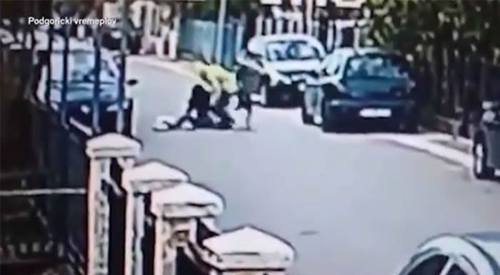 ��ɽ�׶����¸������������ �ԱߵĹ�������Ϊ