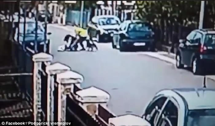 ��ɽ�׶����¸������������ �ԱߵĹ�������Ϊ