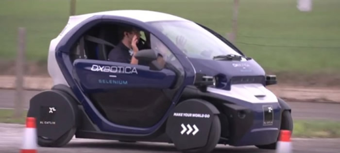 无人车在路上测试。