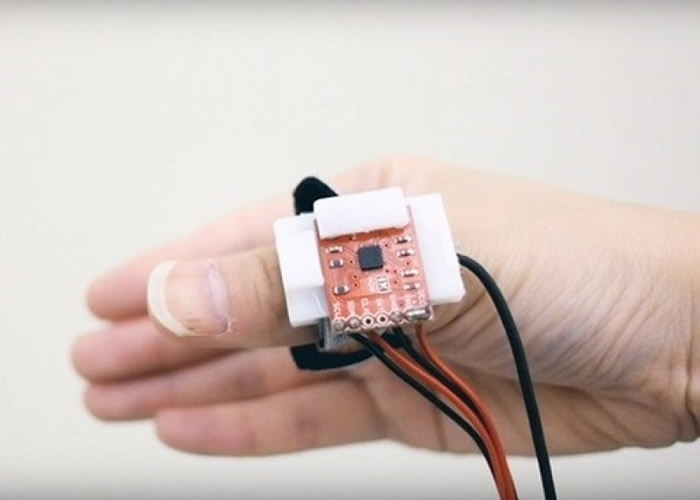 “指头声音”内置陀螺仪及扩音器。