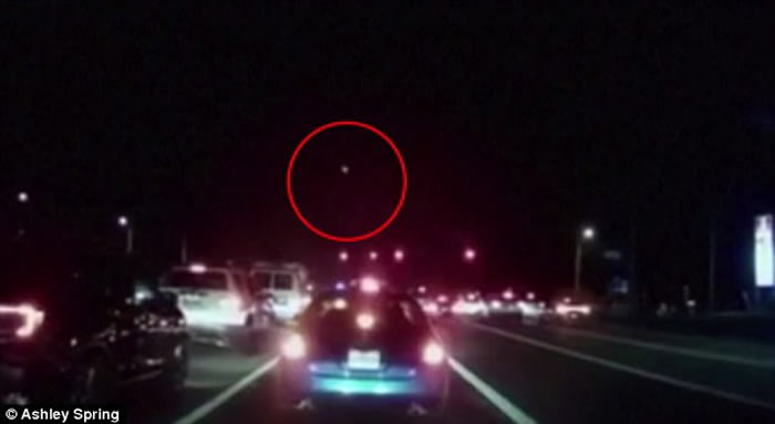 �����ǣ�������������ݰ���������Ƴ������Ʋ㱬ը