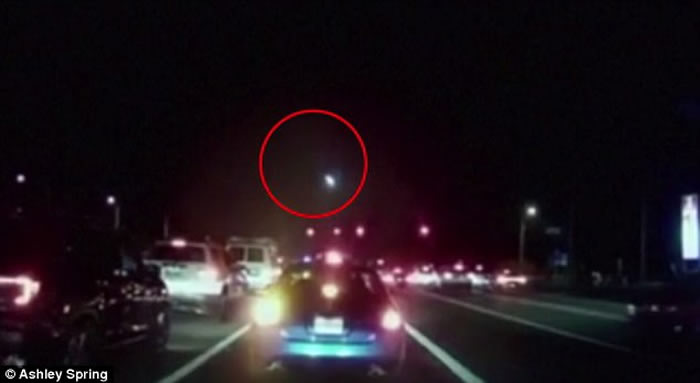 �����ǣ�������������ݰ���������Ƴ������Ʋ㱬ը