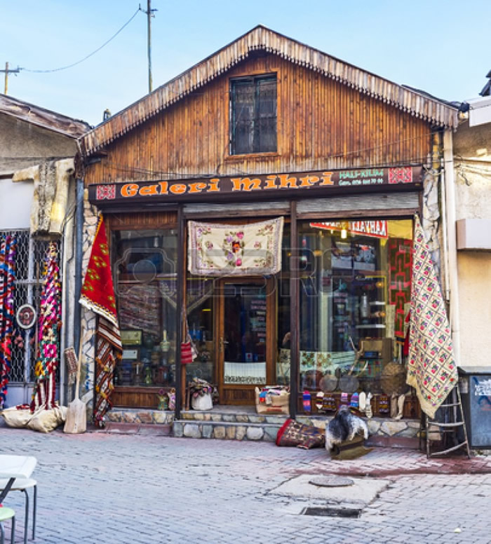 土耳其有不少售卖古董的小店。