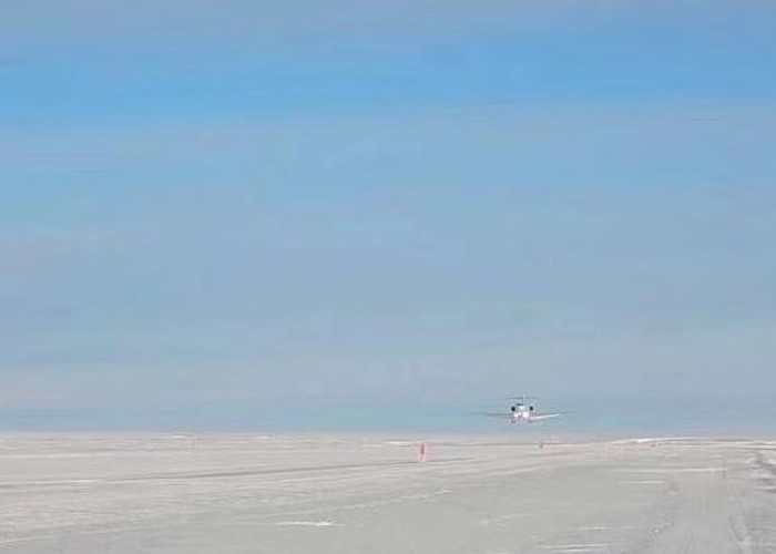中国商用飞机成功降落在南极的冰雪跑道 业界料掀组团热