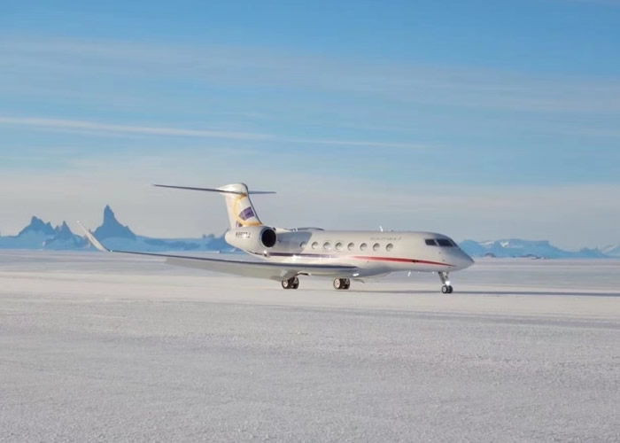 中国商用飞机成功降落在南极的冰雪跑道 业界料掀组团热