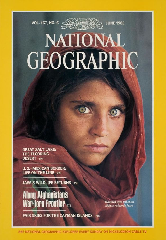 《国家地理》杂志1985年6月刊让「阿富汗少女」成为全球知名的人物。 COVER PHOTOGRAPH BY STEVE MCCURRY, NATIONAL G