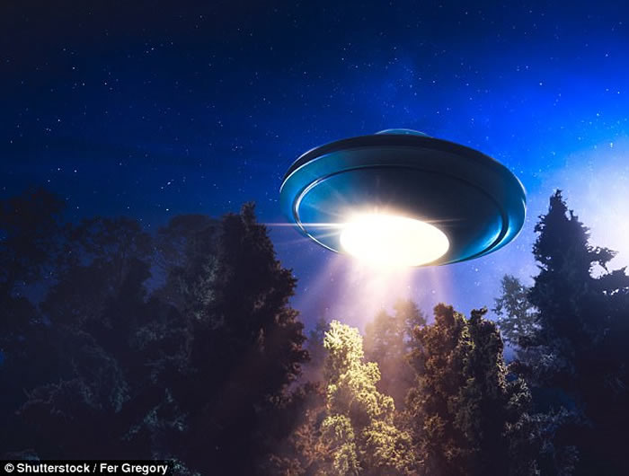 美国国防部“先进航空威胁识别计划”原负责人：外星人UFO可能曾造访地球
