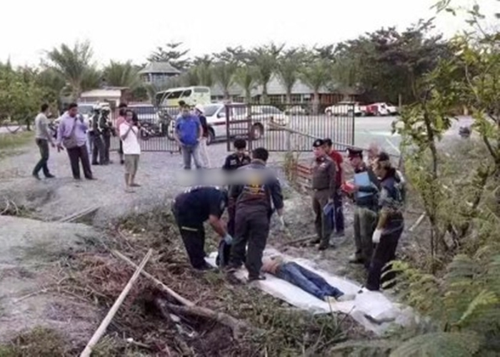 当地警方接报到场,将伤者送到医院抢救。