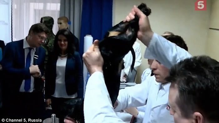 俄罗斯研发“液态呼吸术”让呼吸空气的生物能在液体中生存