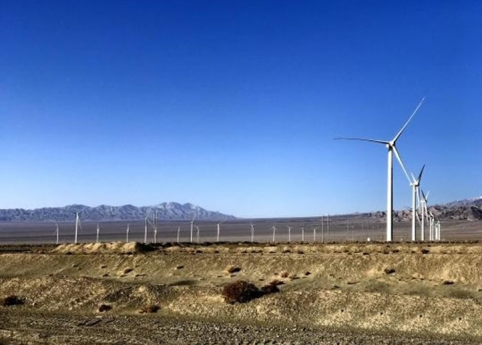 青海省海西州政府通过“禁牧治沙”等政策,改善生态状况。