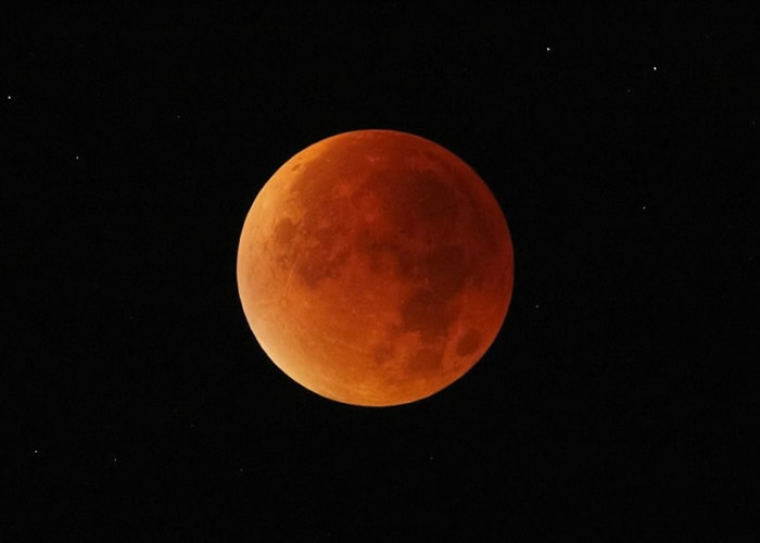 月底将会有“蓝血月亮”。