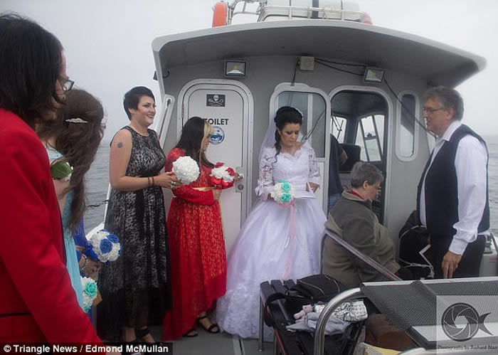 ��������Ů�ӳƼ޸�300��ǰ�������� �˴ˡ�������Ϭ��