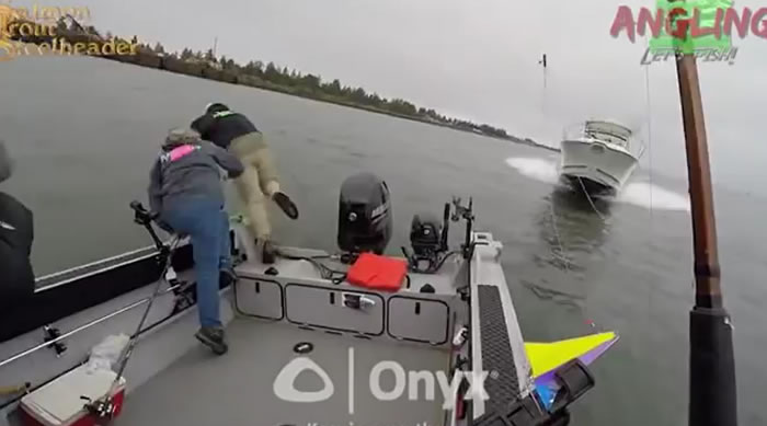 �����������������洬���ͧ��ײ��˲��Ծ��ˮ��