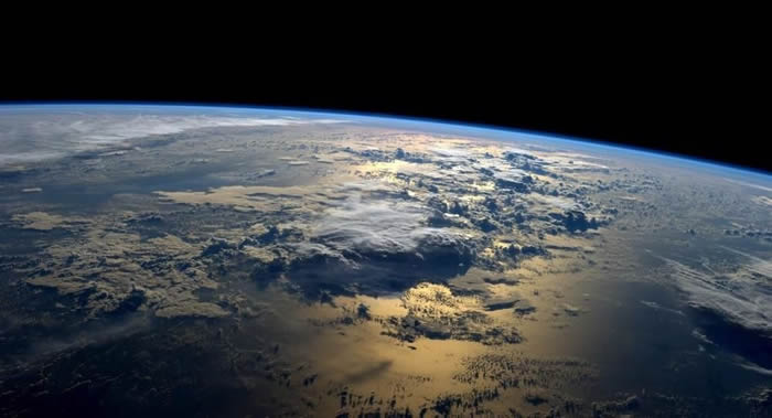 �ڻ����Ϸ��ֵ���Һ�󴲻��Ϊ�ƽ����������Դ֮�Ե�����