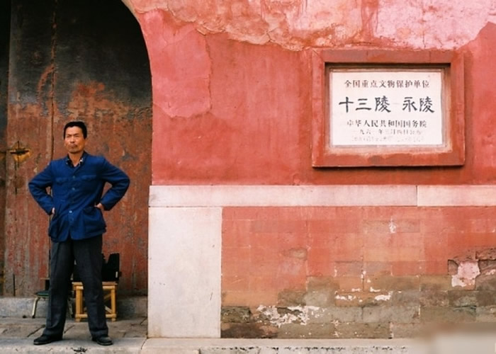 明十三陵的保安工作是当局聘请村民担当,效果成疑。