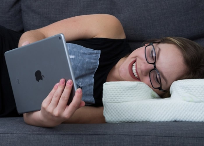 ������˾�Ƴ�Ϊ���۾������ر���Ƶ���ͷ��LaySee Pillow��