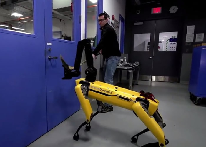 ����Ȯ�������ϴ��صĻ����ֱ۴򿪴���ʱ��ͻȻ����������Ա���ӡ�