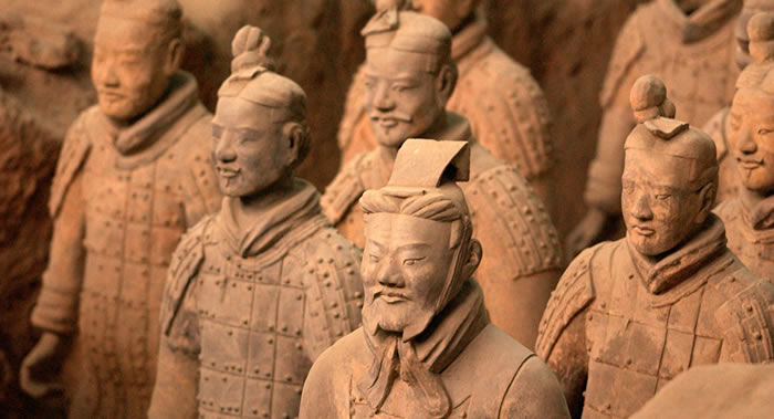 此前还有一尊兵马俑被损坏