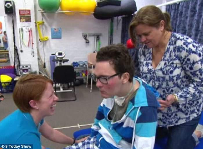 澳大利亚橄榄球员生吞活蛞蝓 感染“广东住血线虫”终身瘫痪