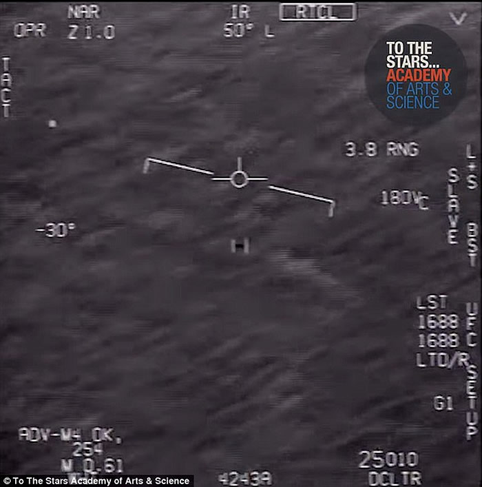 美军F/A-18 “大黄蜂”战斗机拦截UFO新视频曝光 机师吓得大声尖叫
