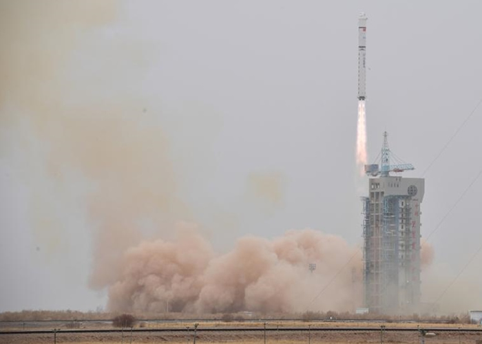 中国长征二号丁运载火箭升空 将陆地勘查卫星送入轨道