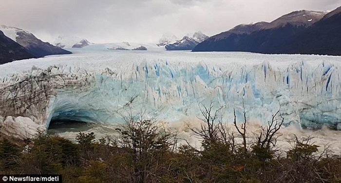 阿根廷巴塔哥尼亚莫雷诺冰川断裂 游客亲睹大自然威力