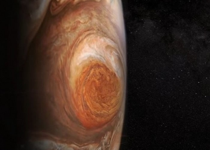 大红斑呈更深的橙色。