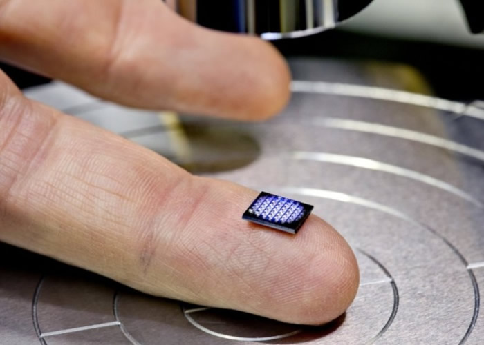 ����IBM�������з���������С�ĵ��� ��������ҪС