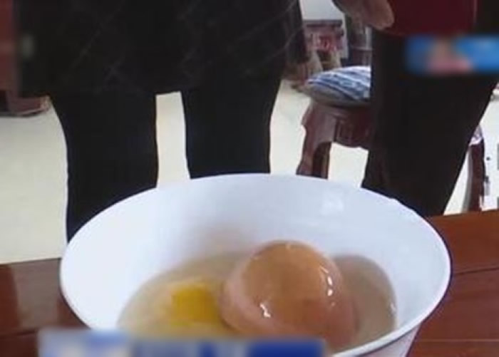 温许坤打破这只巨蛋时,里面竟然有蛋中蛋。