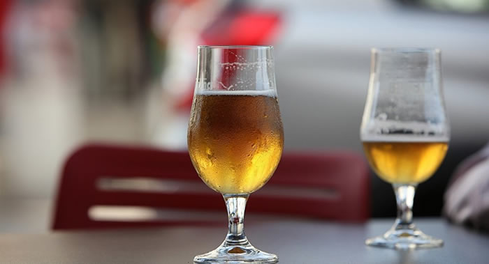 Ӣ������˹�ƶ��´�ѧ�о���Ա��������ں�ơ�ƵľƱ�