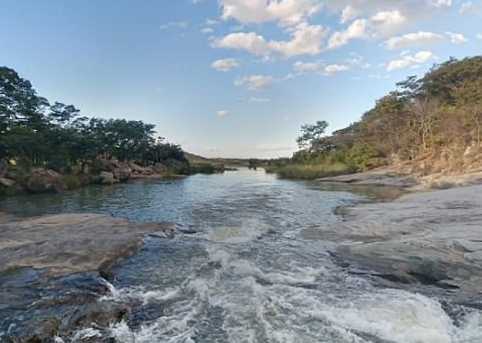 替天行道?津巴布韦牧师淹死貌似吸血鬼女信徒