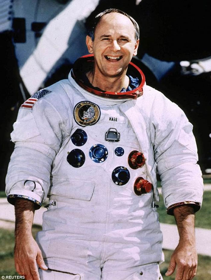 4λ½ԱȶAlan Bean 86