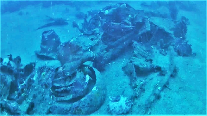 B-24��ը���ں��׻�Ϊ��Ƭ��