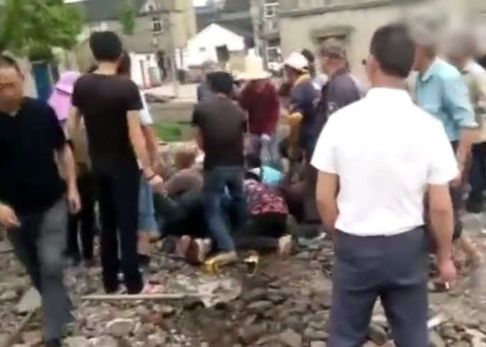 浙江嘉兴江泾镇出土200年前西方古钱币 村民哄抢