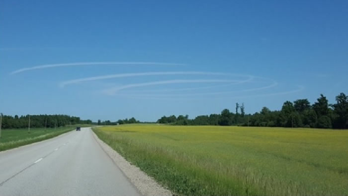 外星人UFO降临？拉脱维亚居民看到空中有白色怪圈