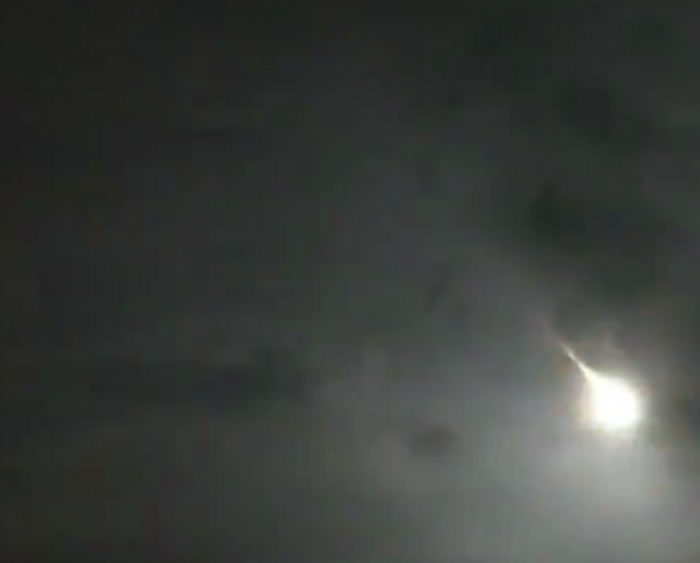 ��Ƶ��ʾһ����ʯ�����Ͼ���׹��