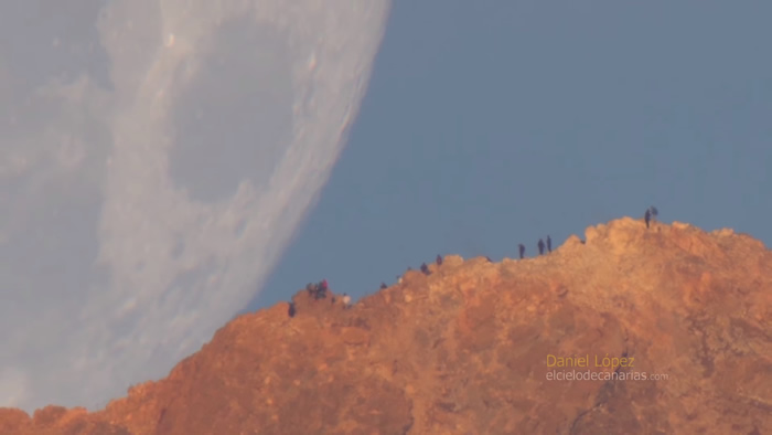 NASA发布影片:巨大月亮快速接近山脊 就像是从天上掉下来