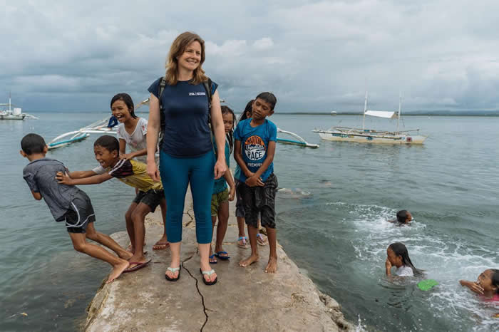 �ܵ�����ʶ�˱��͵��ϵľ��� PHOTOGRAPH BY HANNAH REYES MORALES, NATIONAL GEOGRAPHIC