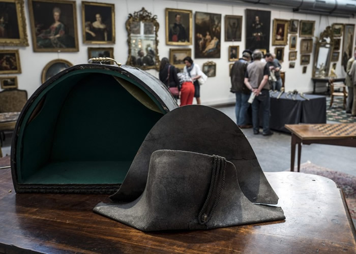 ���������˫��ñ����Ϥ���������ڻ���¬һ��ս������ʱ���¡�