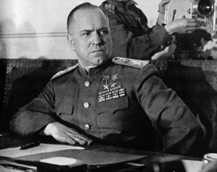 朱可夫得悉德军入侵的消息后，随即下令轰炸德国的轴心国盟友罗马尼亚。