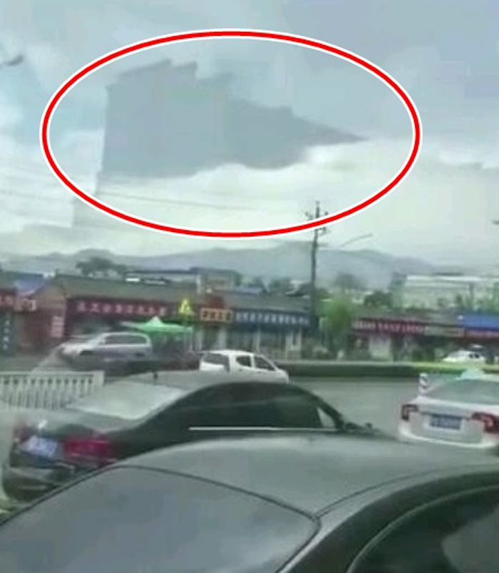 �贫�ġ�������¥�����󣨺�Ȧʾ�����ڻҰ�������г���һ�������ʵΪ����ͶӰ��Ч����