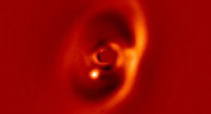 天文学家首次拍到新行星诞生时的照片 在半人马座恒星PDS 70旁形成
