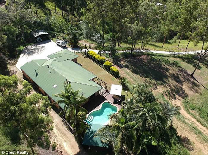 澳洲布里斯本男子家中不小心被金块绊倒 意外发现地下有金矿