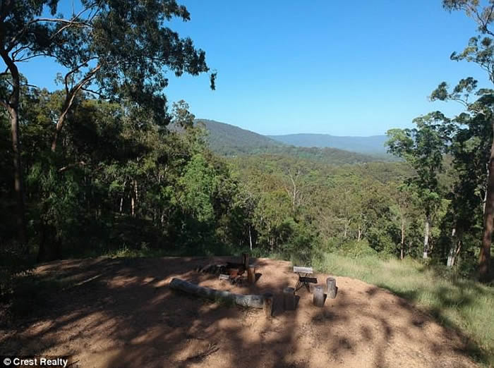 澳洲布里斯本男子家中不小心被金块绊倒 意外发现地下有金矿