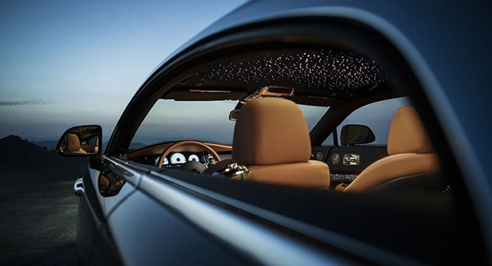 向最伟大的物理学家霍金致敬 劳斯莱斯让车内下起流星雨